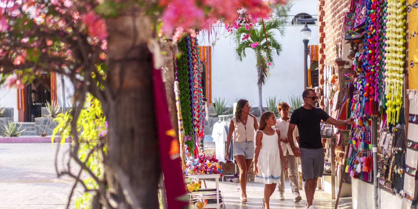 Todos_Santos_Family_Lifestyle_5_c6793517-b8d5-4248-8c1a-b519bb58e677