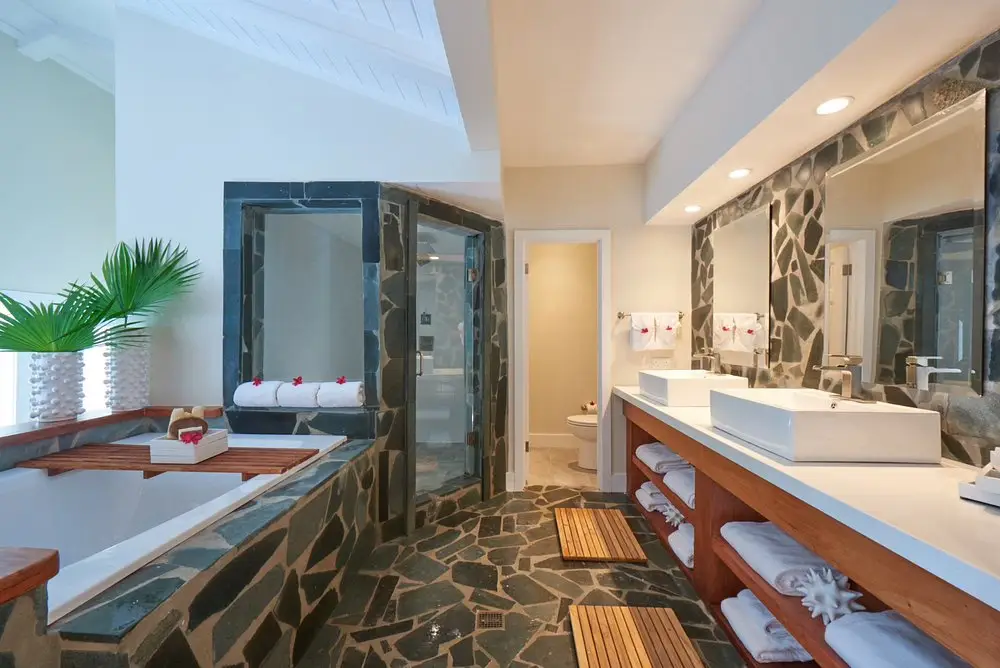 bathroom-in-grande-suite