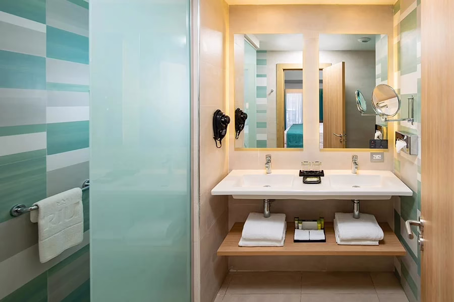 bathroom-riu-palace-tropical-bay