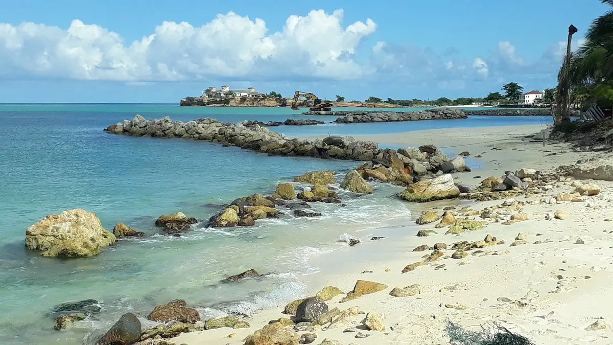 dique-de-pedras-em-runaway