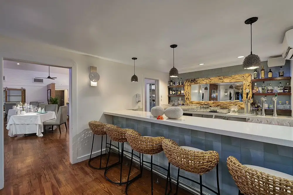 greathouse-bar-area