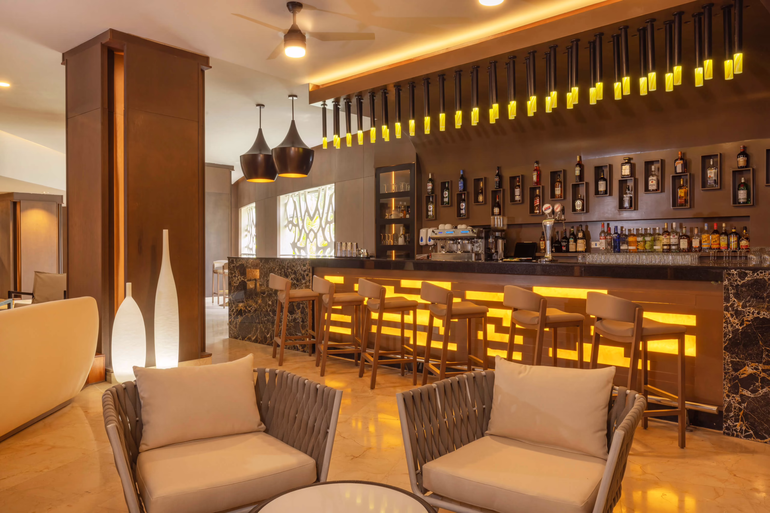 hideaway-blue-waters-lobby-bar-1-6580a4347df71-optimized