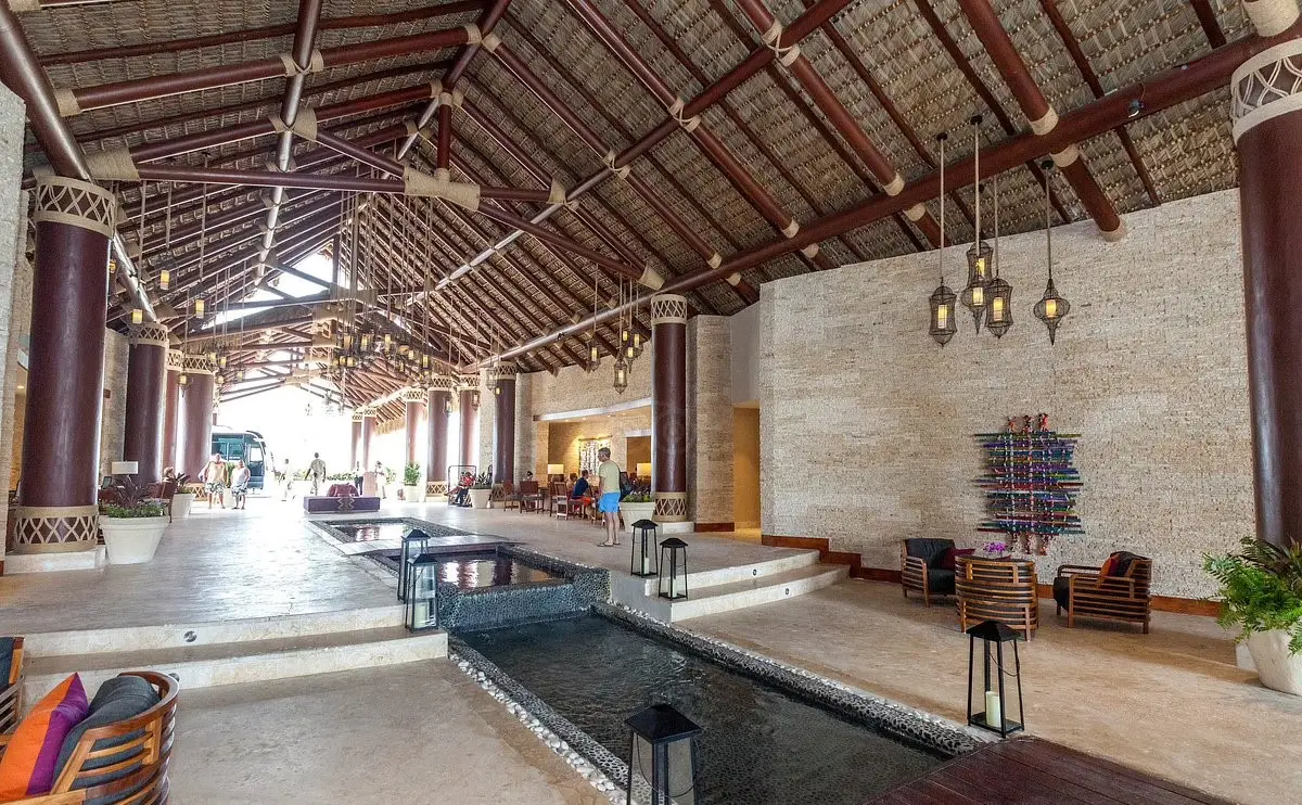 lobby--v16640529