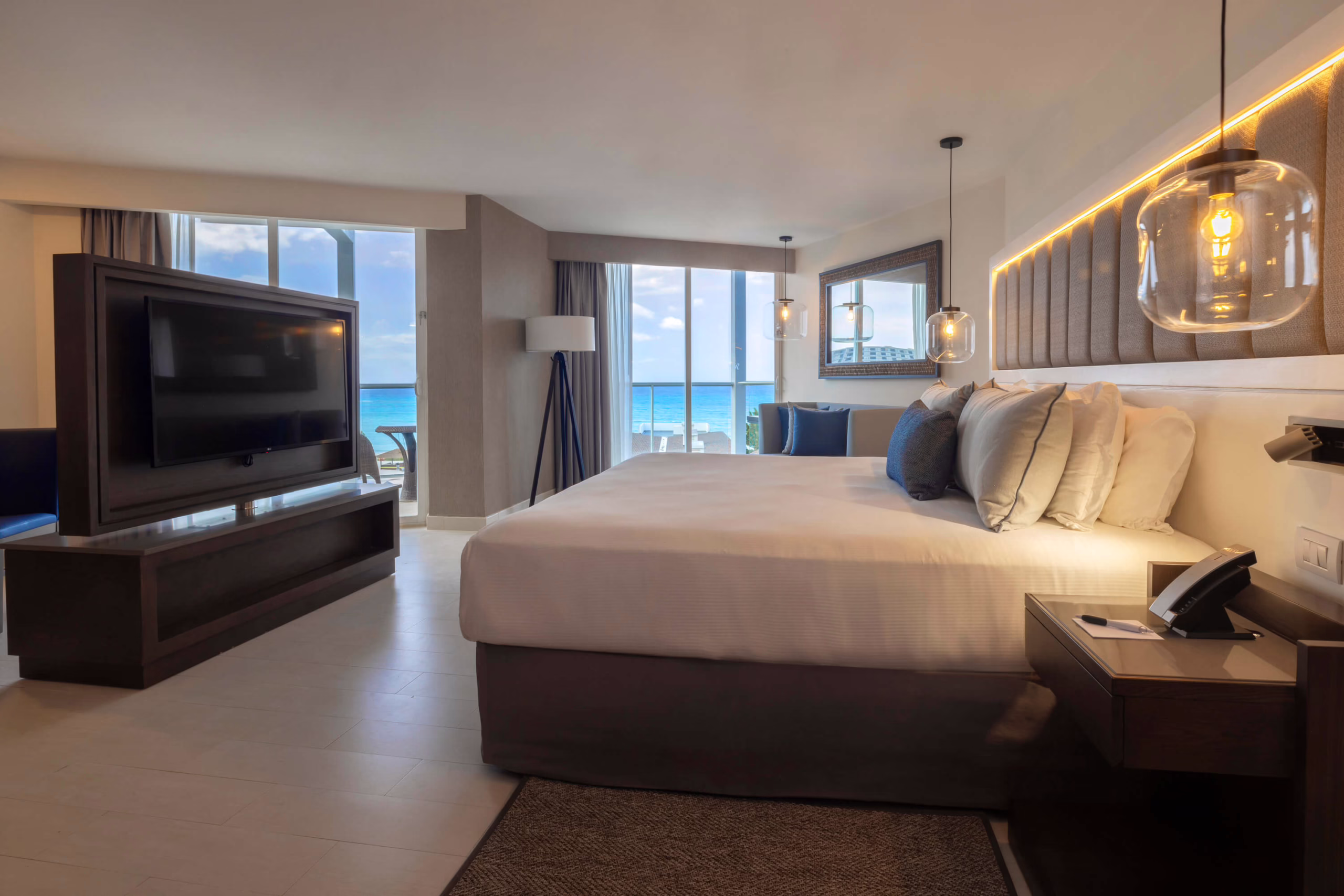 luxury-junior-suite-ocean-view--6-65809d95db0fb-optimized