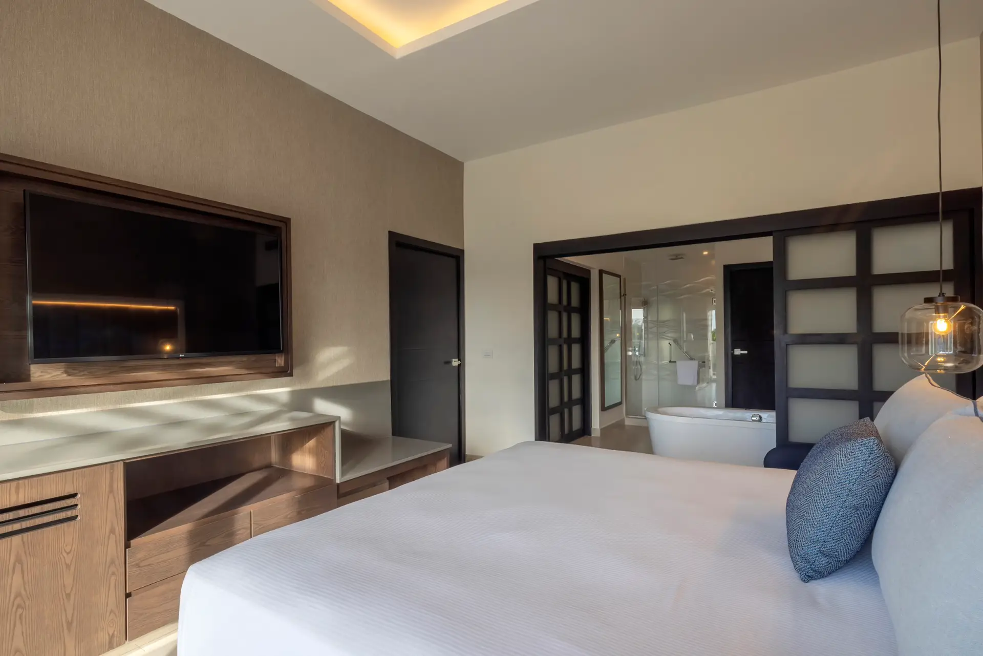 luxury-presidential-jacuzzi-ocean-view-2-bedrooms-dc-15-6580acedea6aa