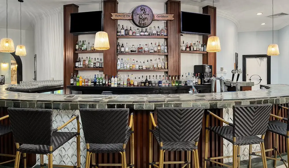 peter-john-s-rum-bar