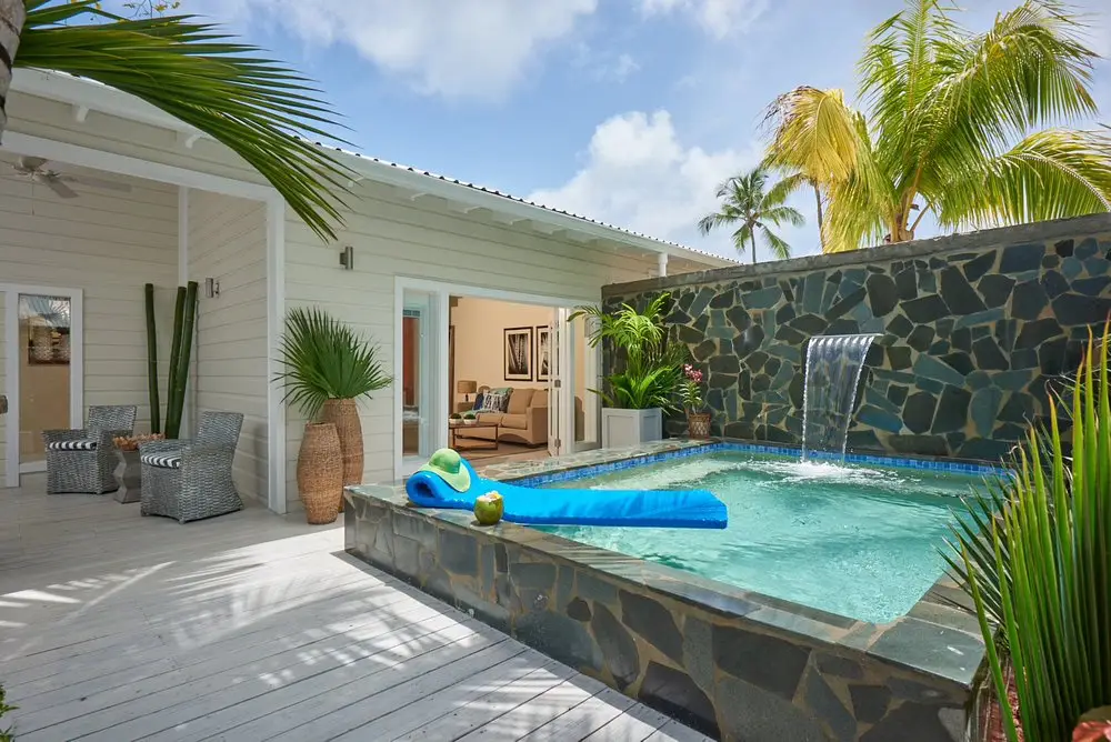 plunge-pool-in-suite