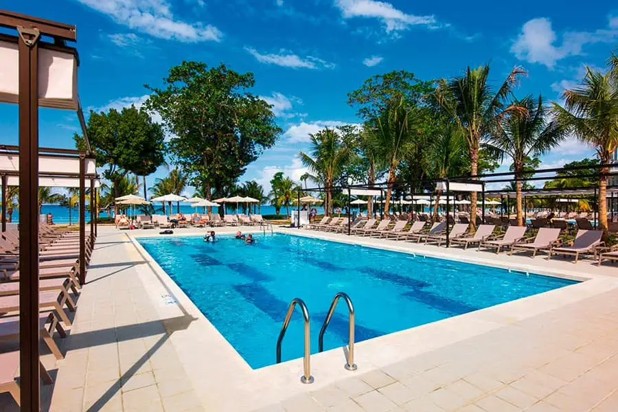 pool-riu-palace-tropical-bay