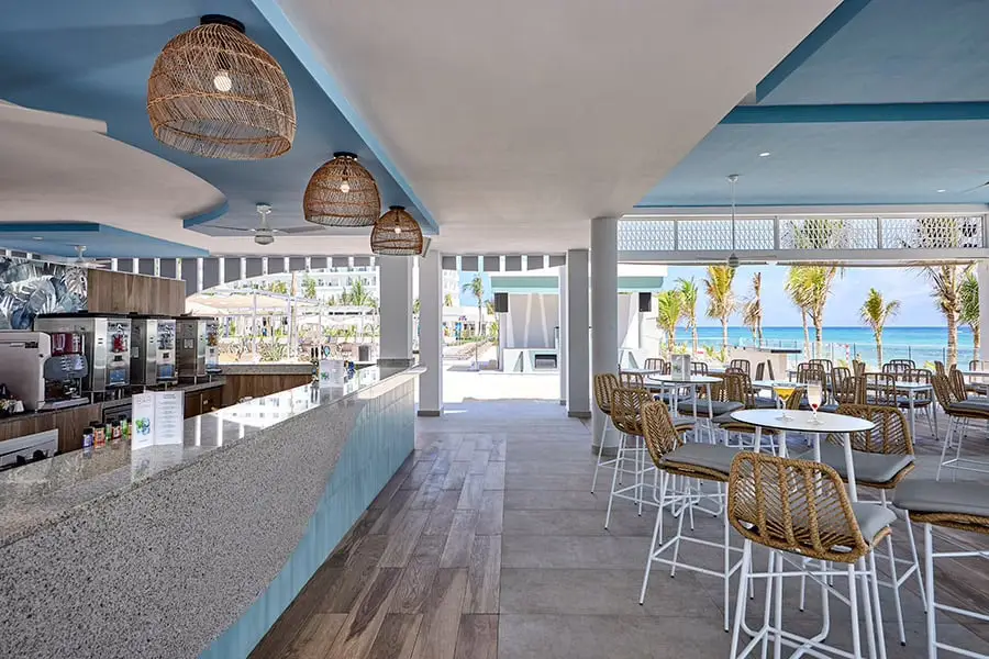 poolside-bar-xaq