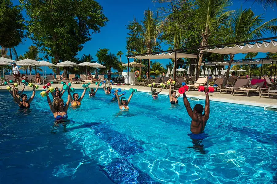 riufit-piscina-hotel-riu-palace-tropical-bay