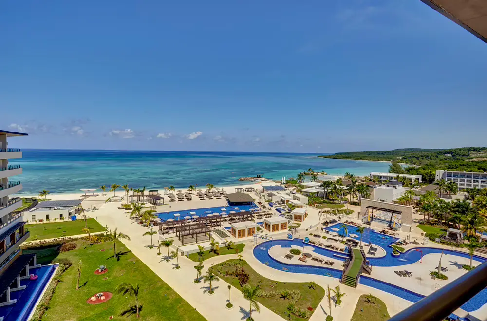 royalton_blue_waters_luxury_chairman_suite_diamond_club_three_bedroom-24-625484b59b69d
