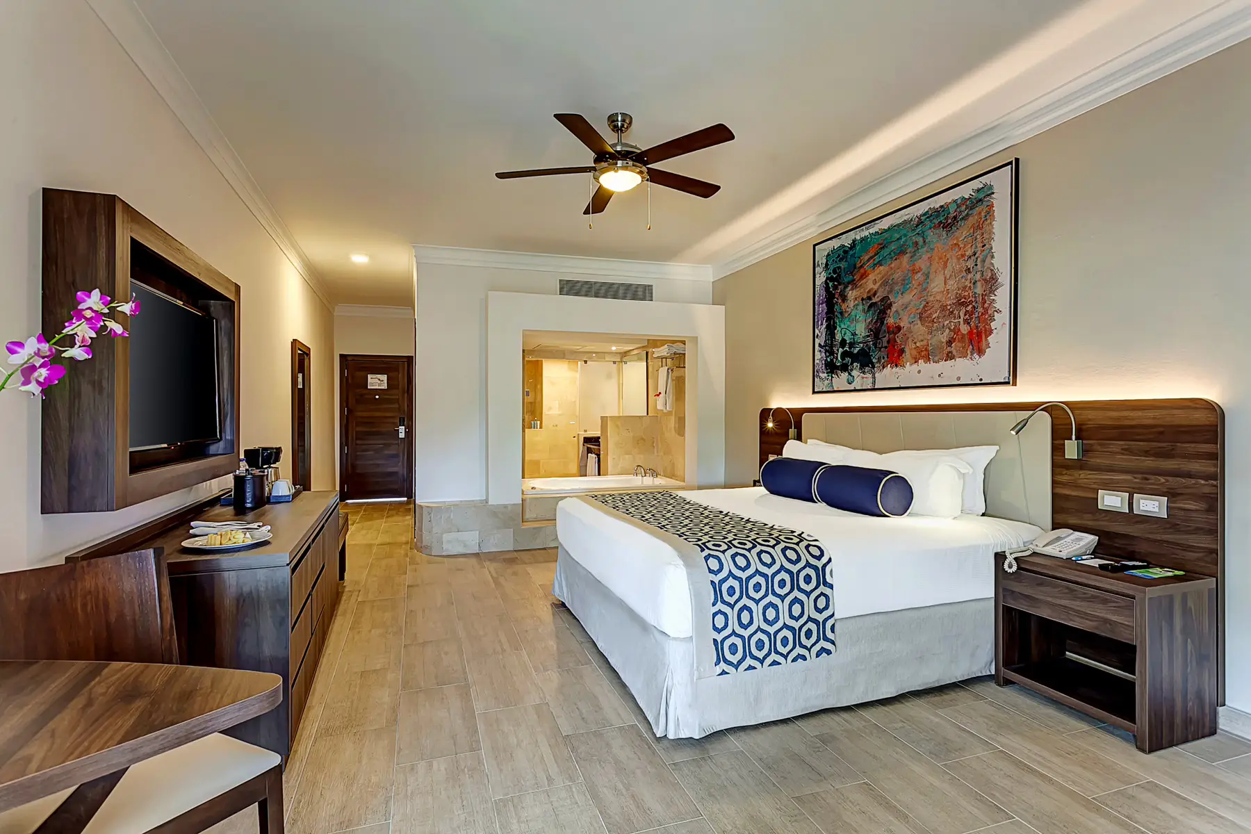 grand_memories_splash_premium_jacuzzi_one_bedroom_suite_diamond_club-9-625862b0b8765