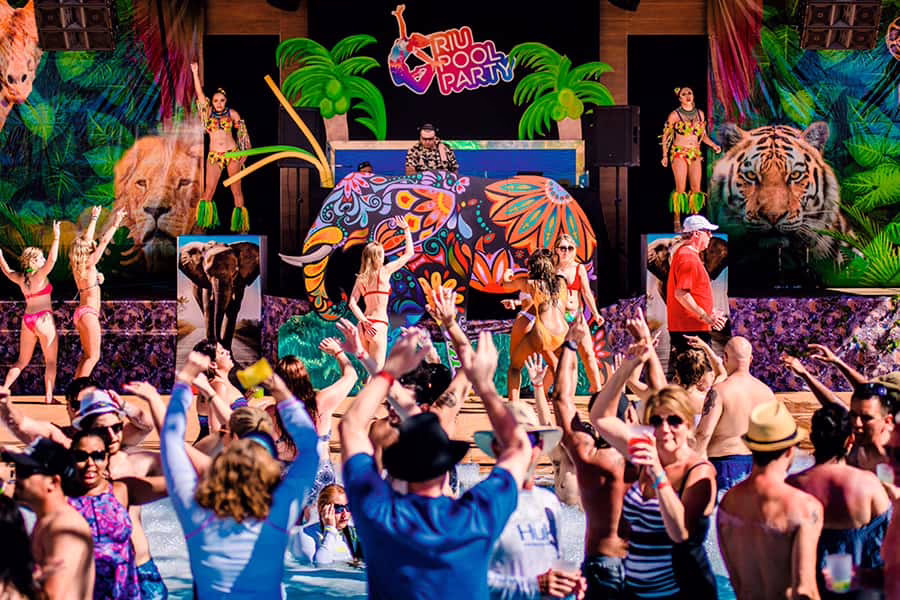 hotel-riu-palace-baja-california-jungle-party