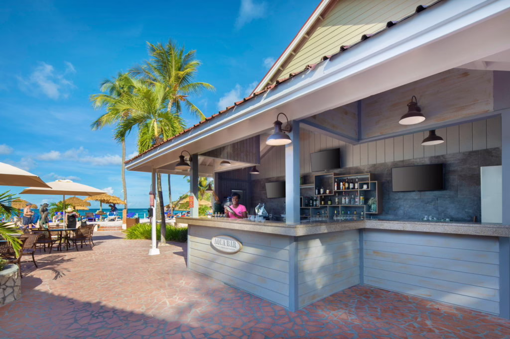 pineapple_beach_club_antigua_Aqua_Bar-1024x682