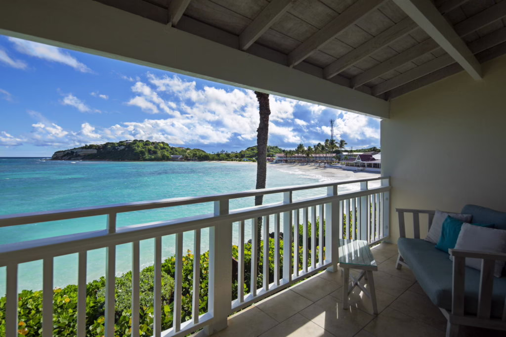 pineapple_beach_club_antigua_waterfront_room_01-1024x682