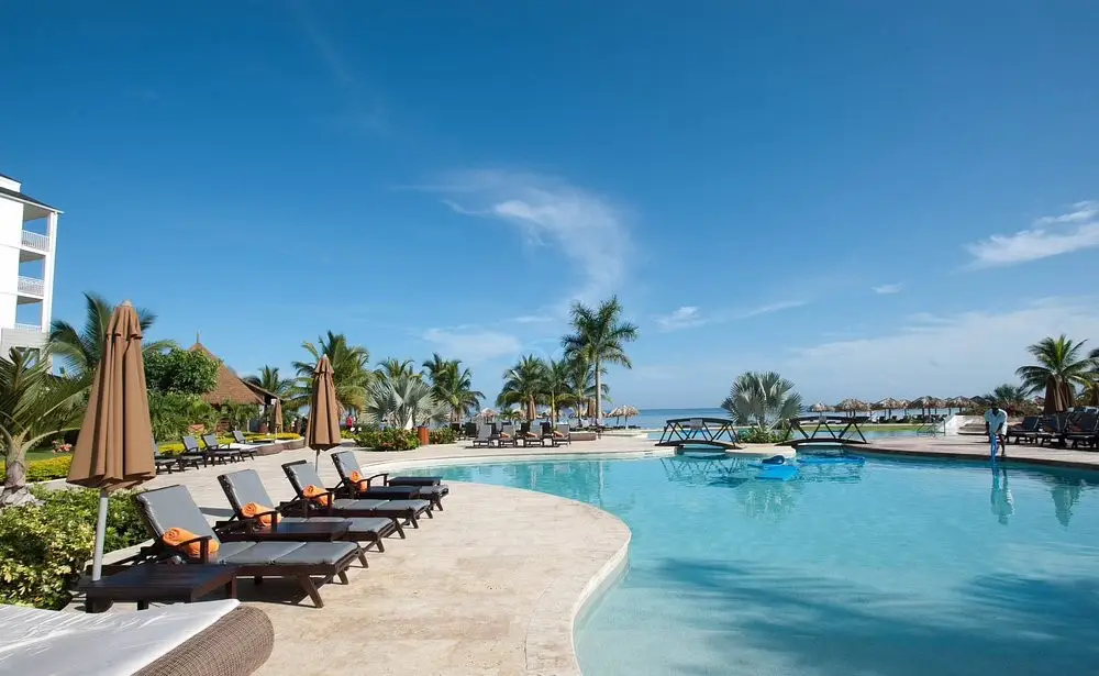 preferred-pool--v1862412-3