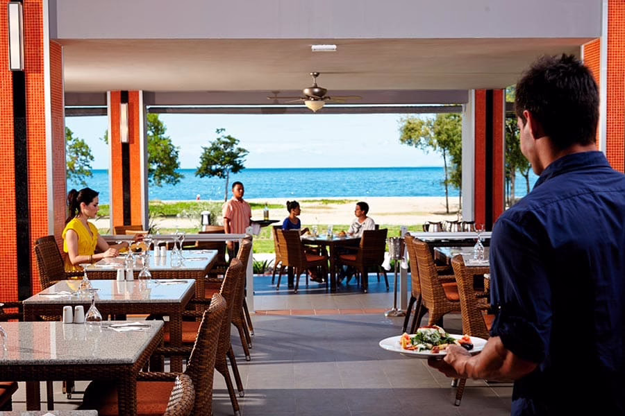 restaurante-poolriu-palace-costa-rica
