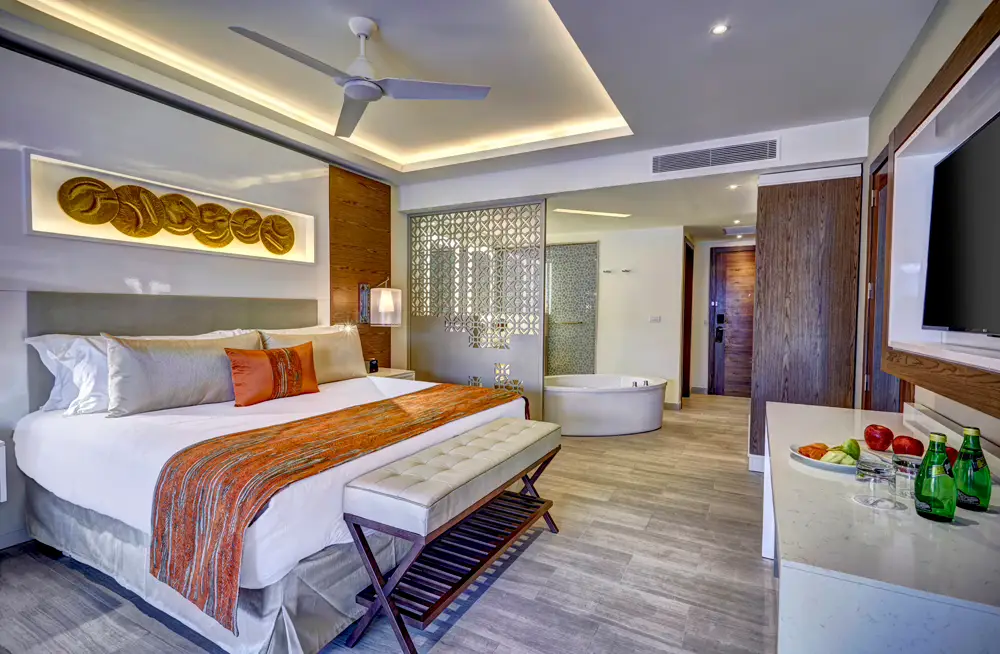 royalton_bavaro_luxury_junior_suite_swim_out-7-6258218905df0