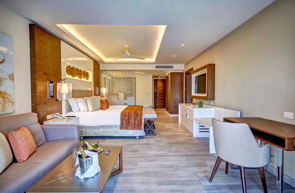 royalton_bavaro_luxury_junior_suite_swim_out-9-625821930bc0c