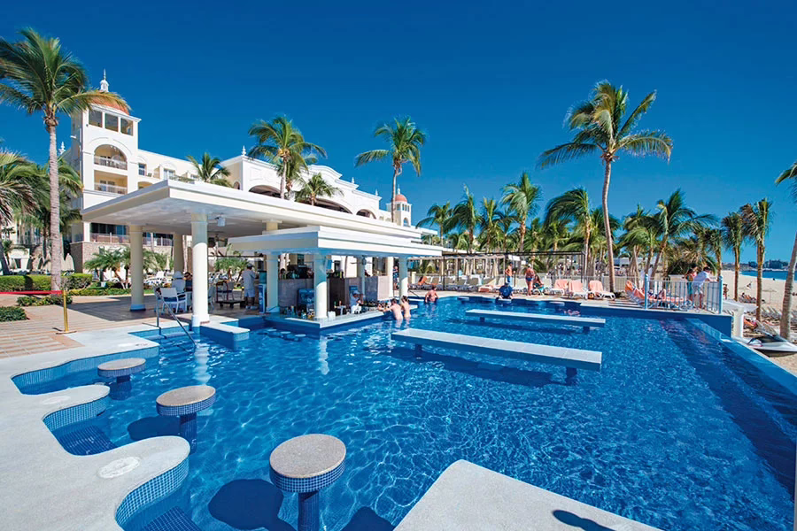 swim-up-bar-hotel-riu-palace-cabo-san-lucas