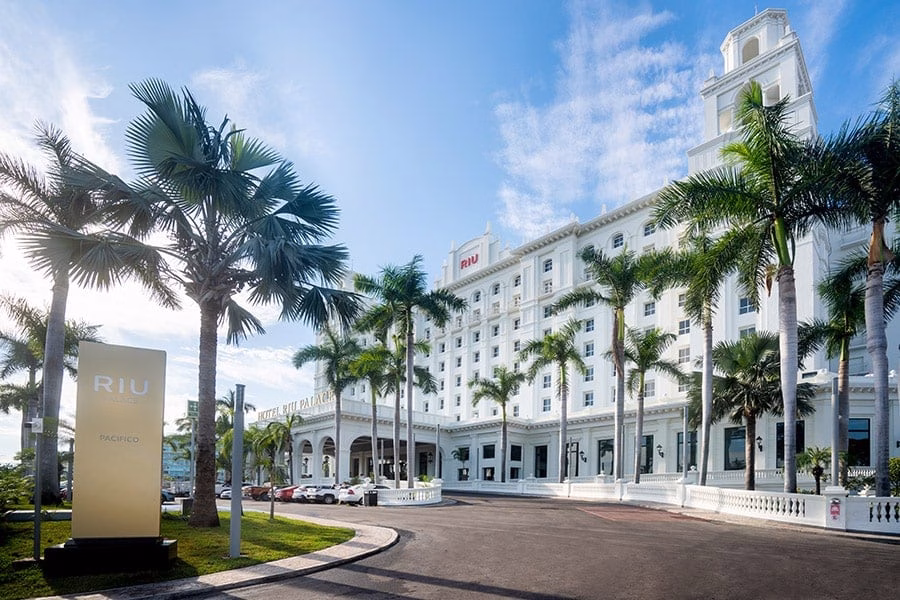 hotel-lobby-riu-palace-pacifico4