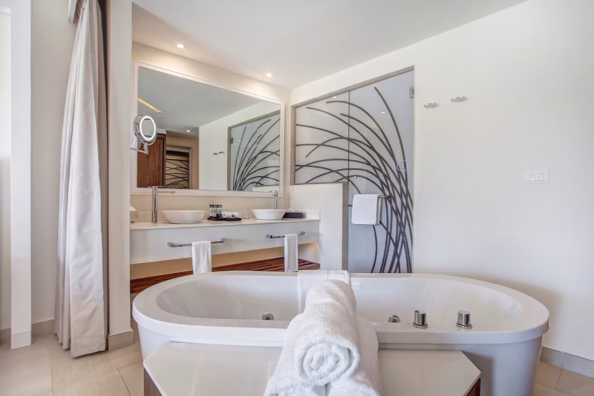 rsl_hideaway_luxury_junior_suite_swim_out-3-62571288215ec