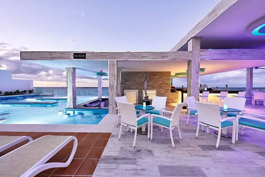 Poolside-Bar-03