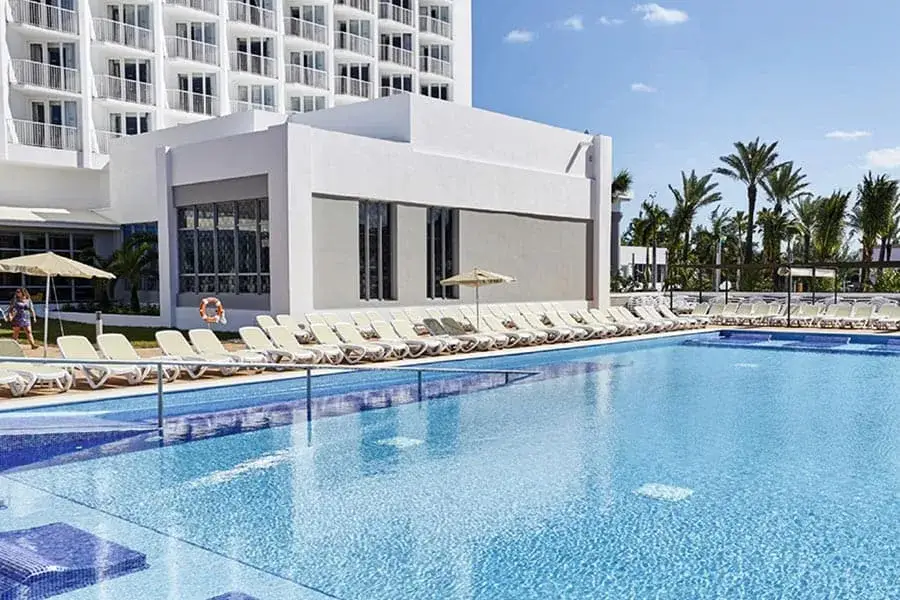 pool-riu-paradise-island