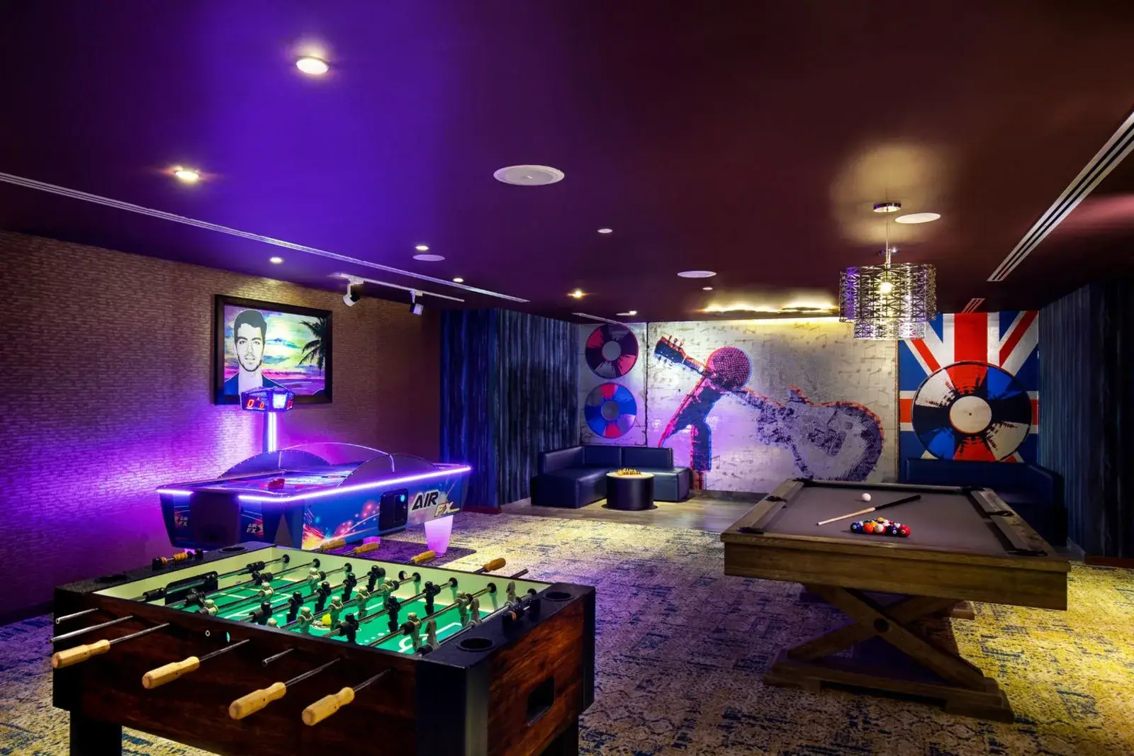 HRHLC_CAVERN_CLUB_TABEL_GAMES_ROOM_1
