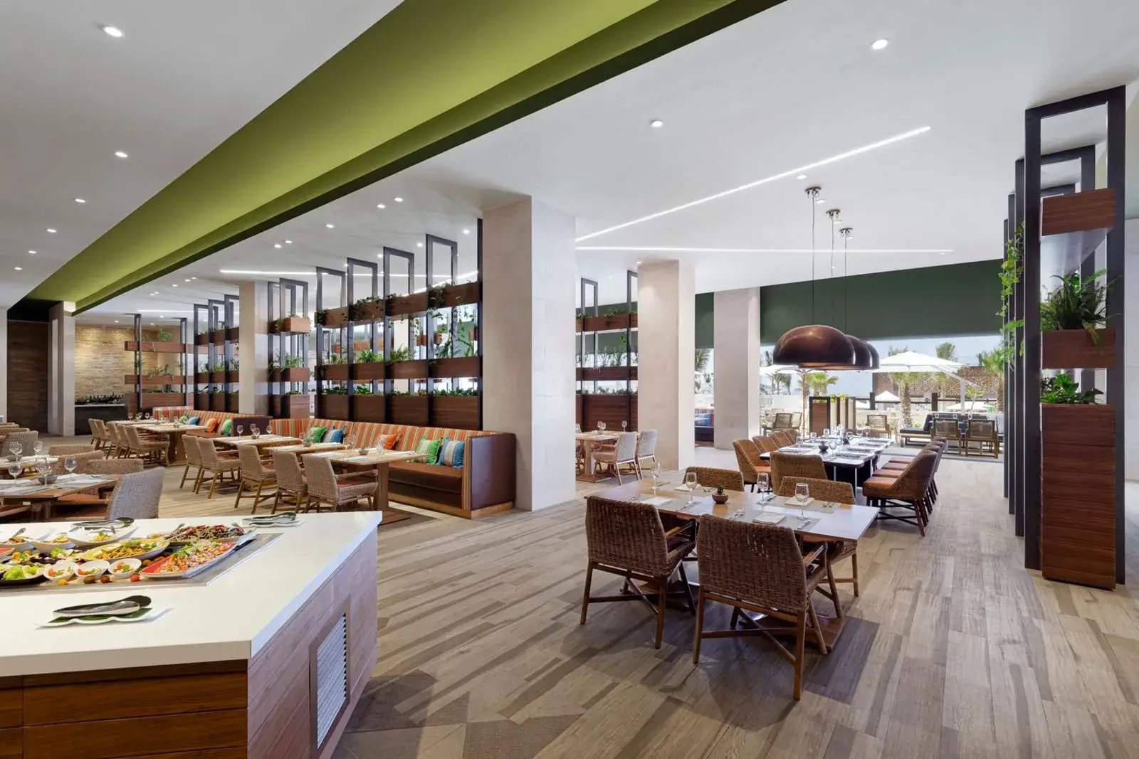 HRHLC_MARKET_RESTAURANT