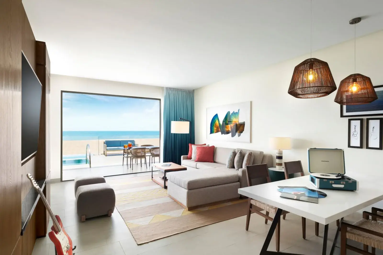 HRHLC_ROCK_SUITE_SWIM-UP_LIVING_ROOM