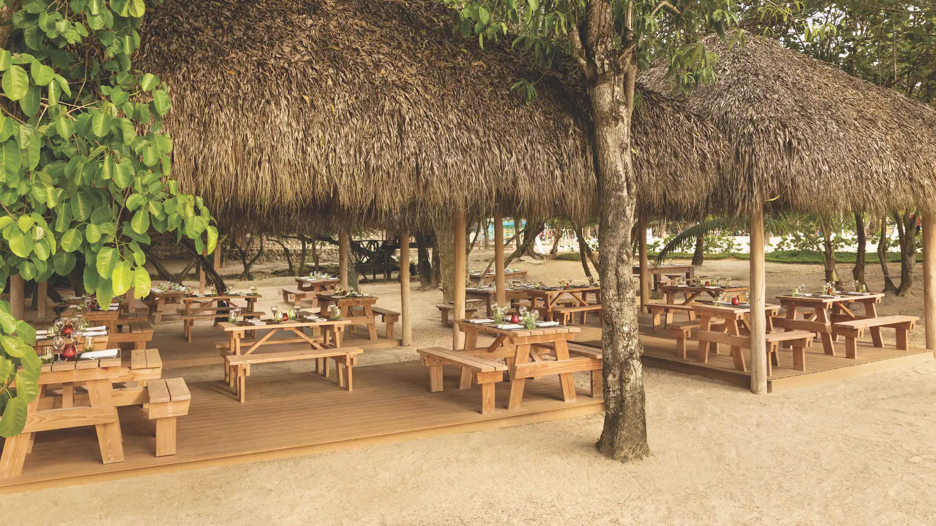 SECLR-P0016-Chinola-Restaurant.16x9