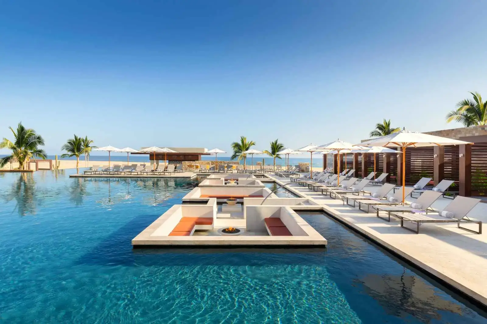 hard-rock-hotel-los-cabos-legendary-bar-and-grill