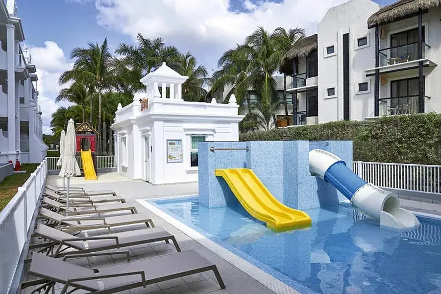 poolkids-riu-palace-riviera-maya