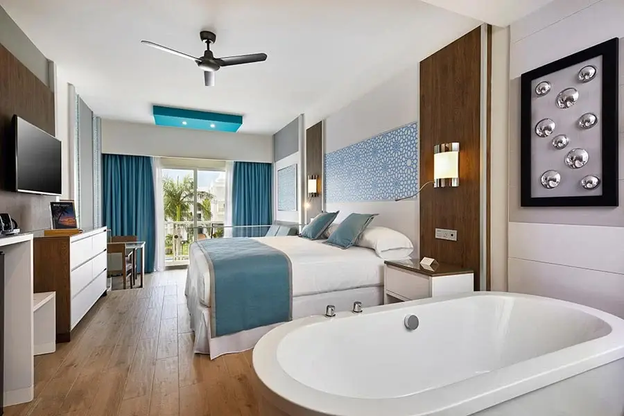 room-junior-suite-riu-riviera-maya