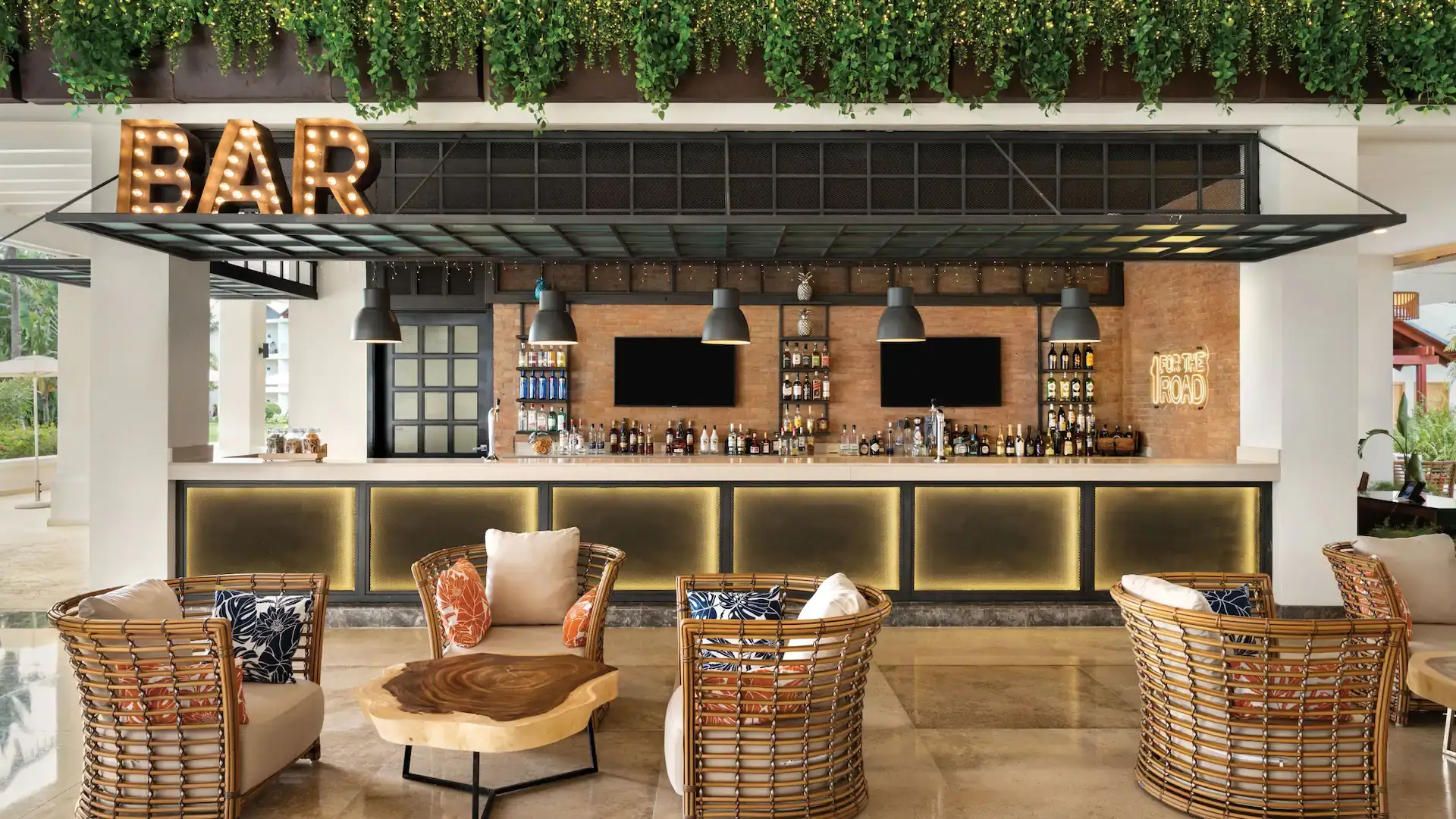 DRELR-P0013-Lobby-Bar.16x9