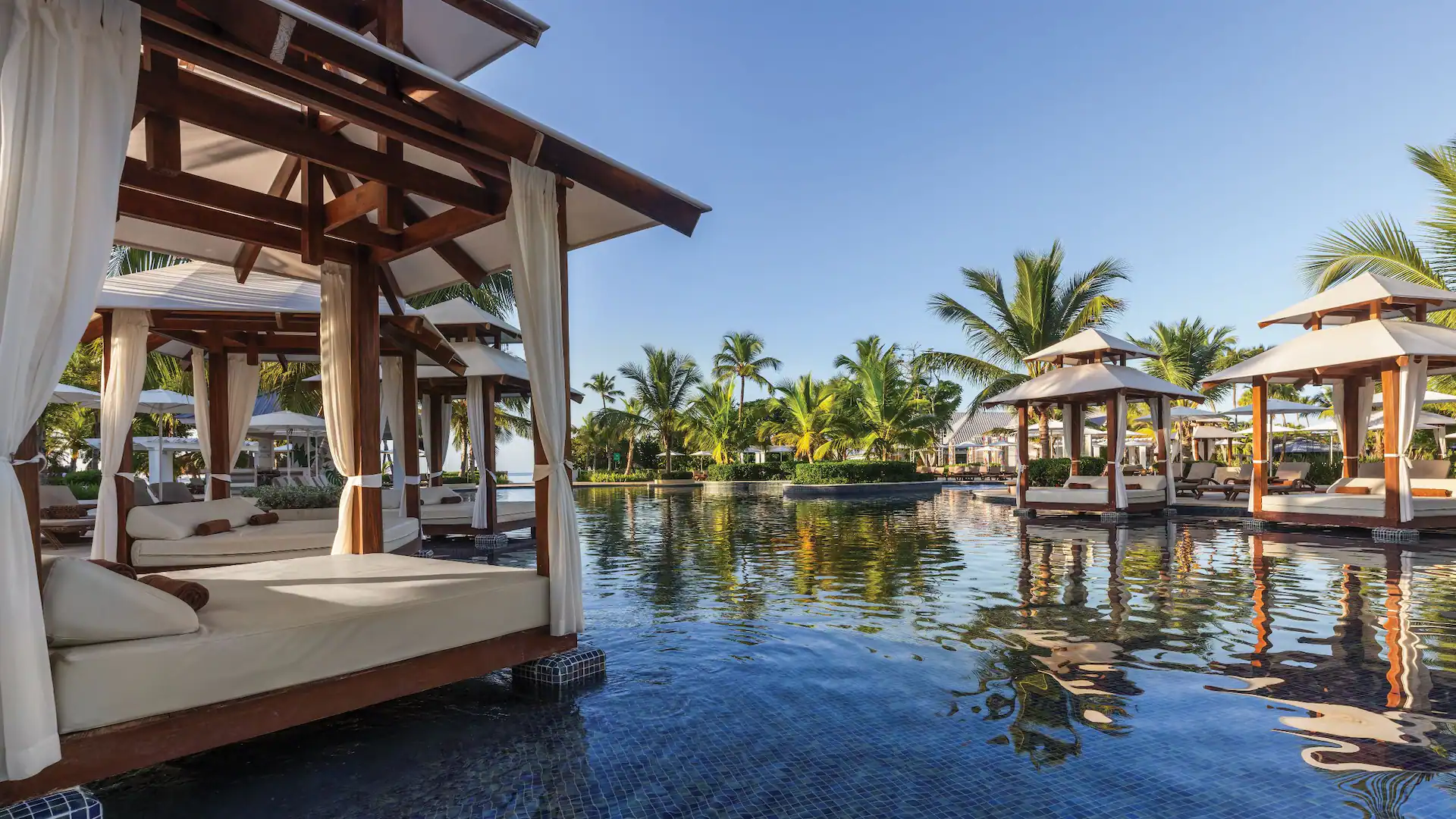 DRELR-P0014-Main-Pool-Cabanas.16x9