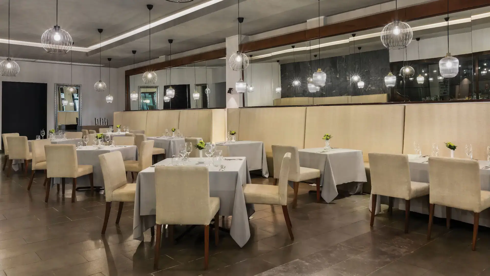 DRELR-P0017-Moustache-Restaurant.16x9