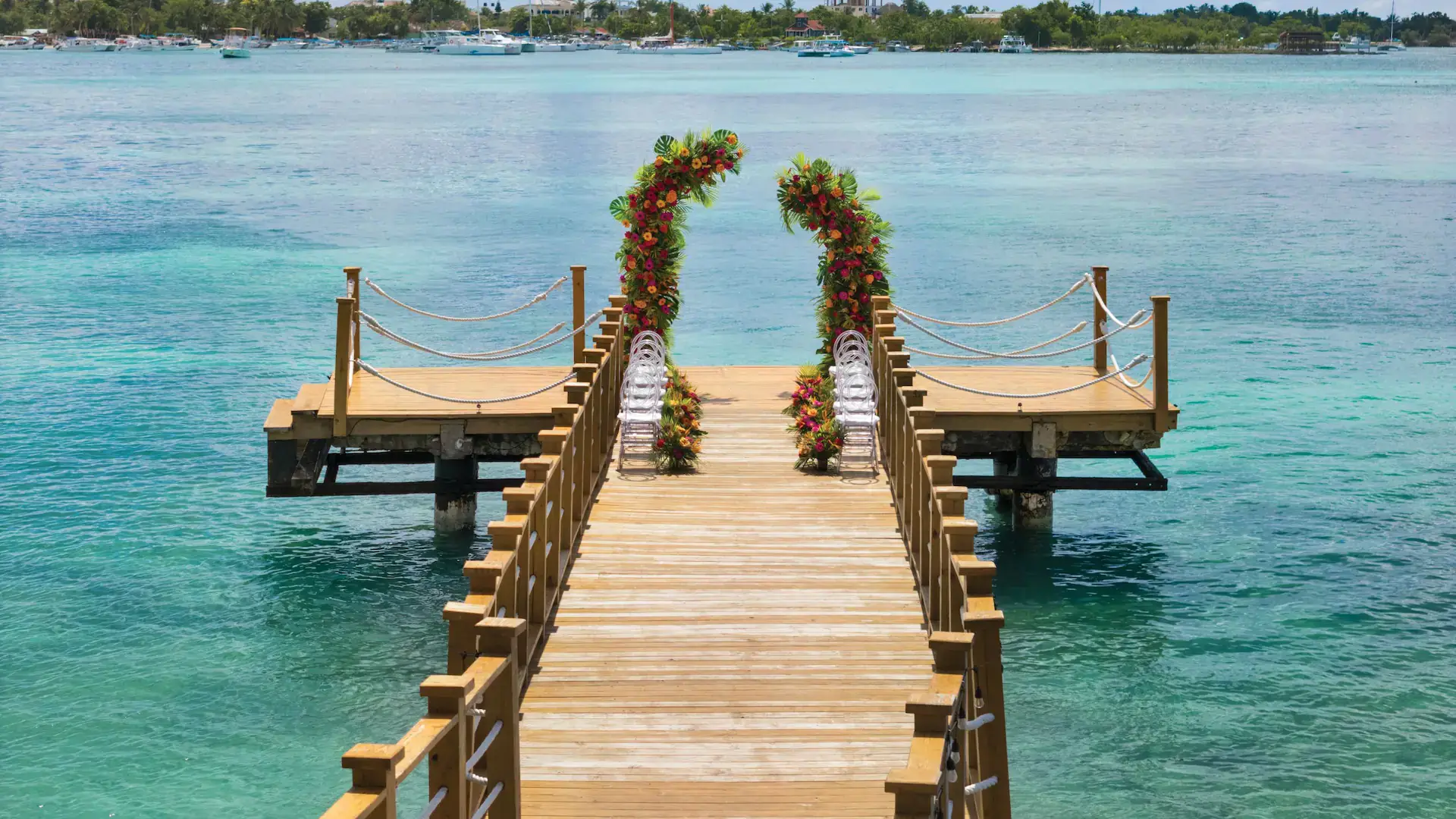 DRELR-P0019-Pier-Wedding-Set-Up.16x9