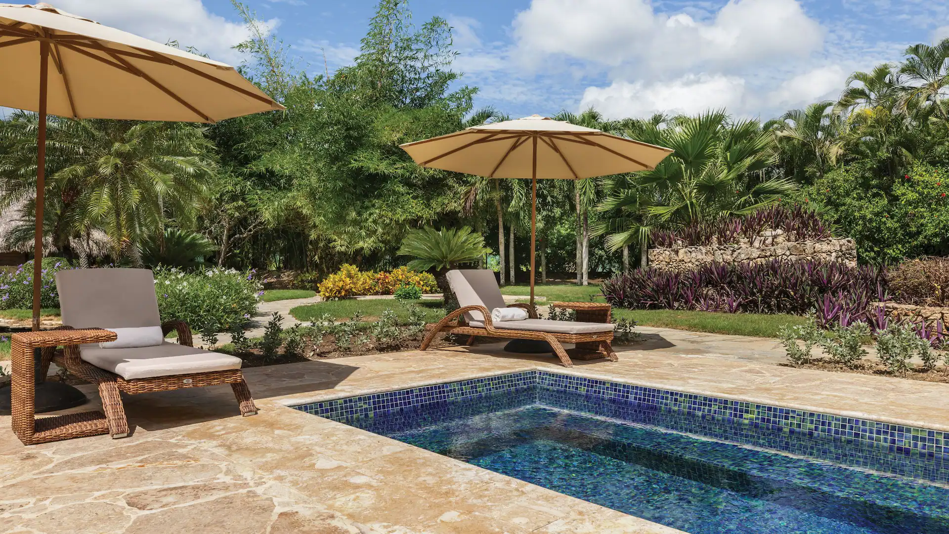 DRELR-P0025-Spa-Hydrotherapy-Pool.16x9