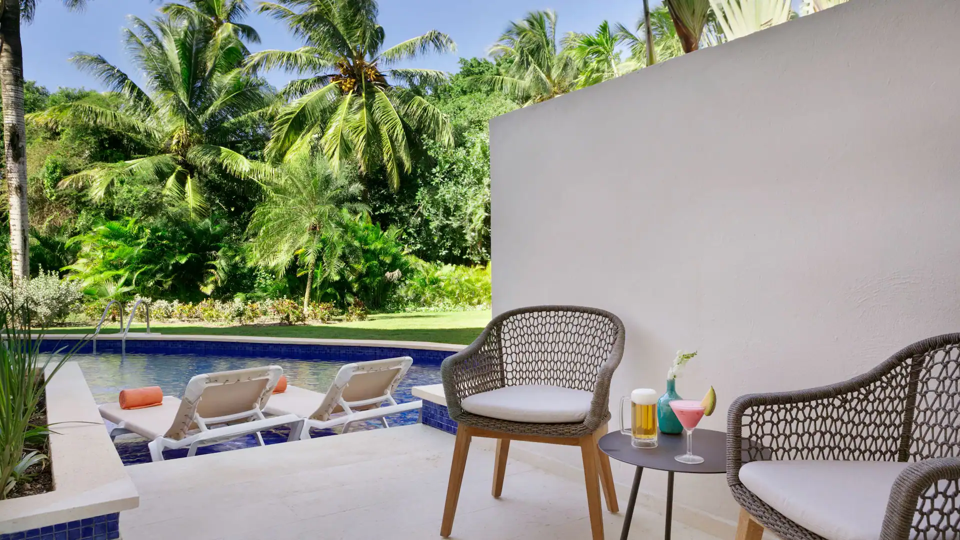 DRELR-P0081-Swim-Out-King-Balcony-Area.16x9