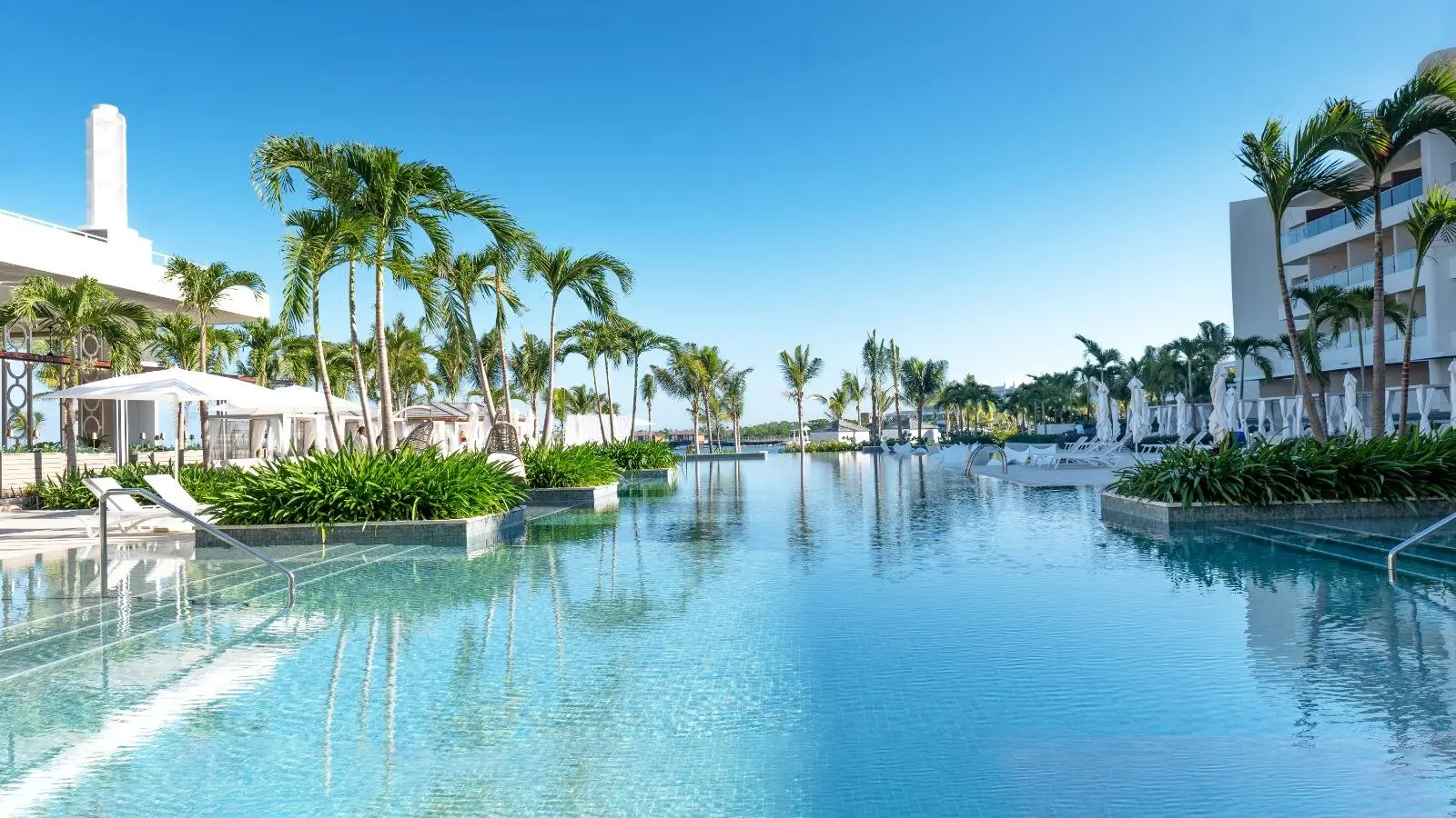 new-gallery-pool-beach-1