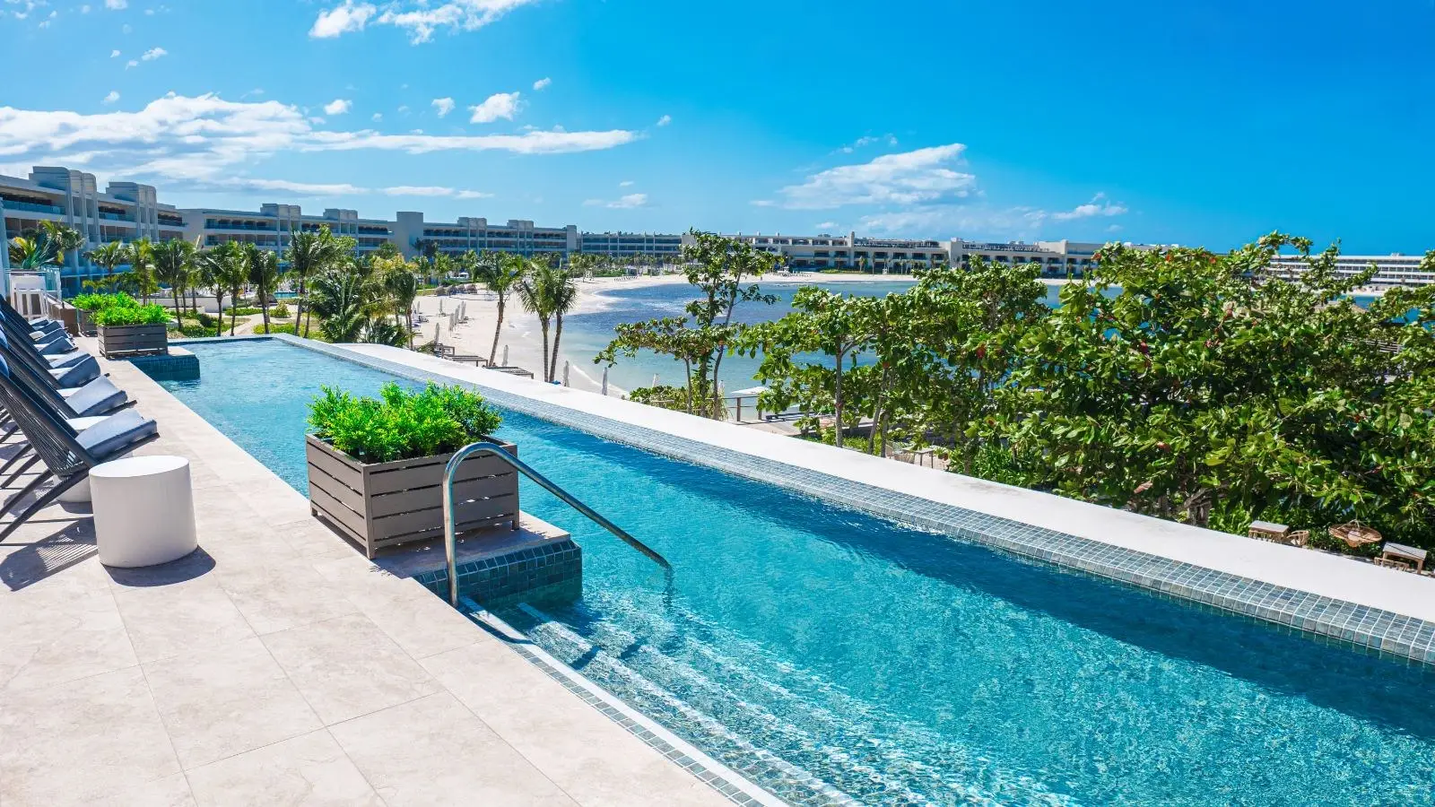 new-gallery-pool-beach-5