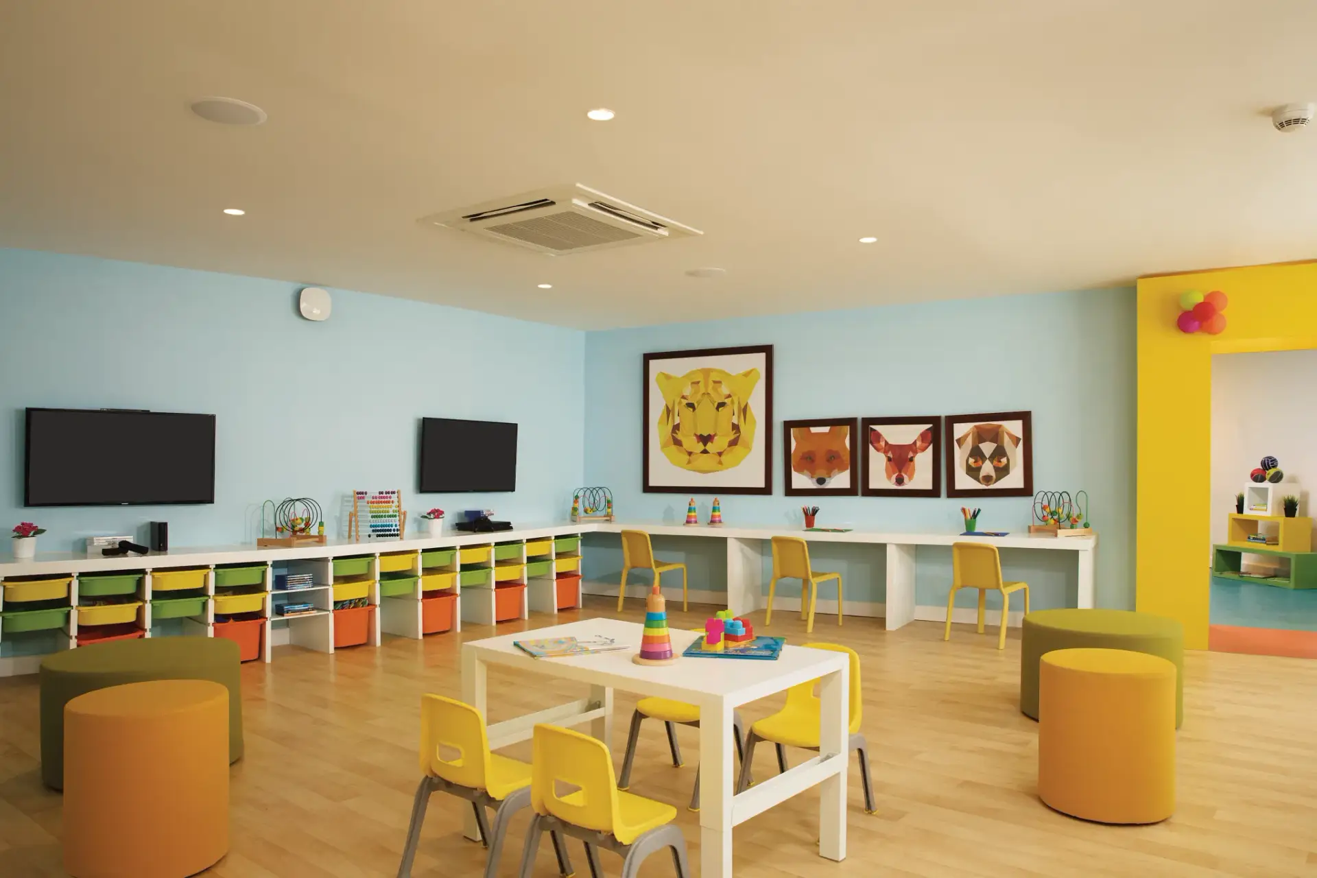 DREDL-EC-ExplorersClub-Playground-1A-CB