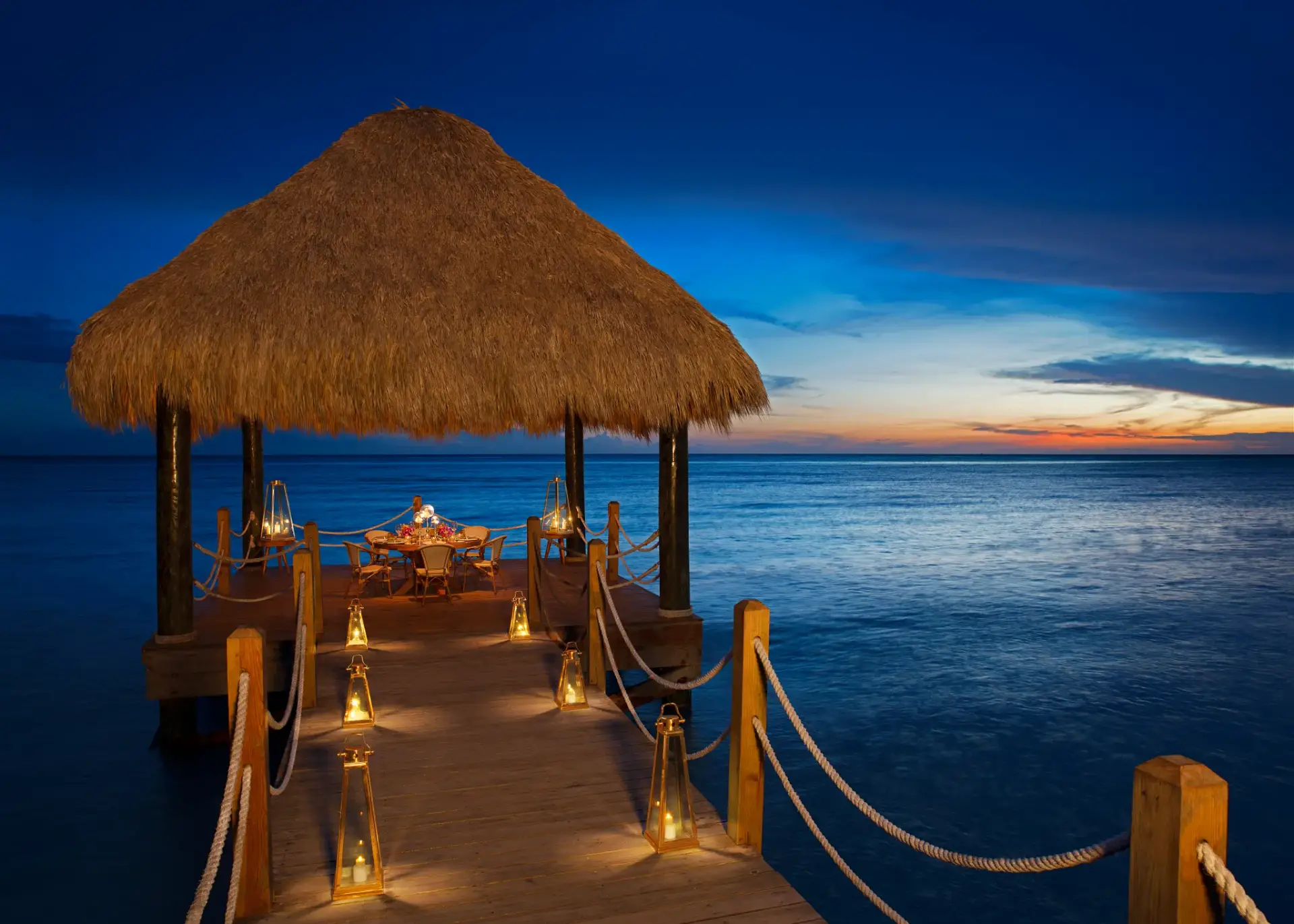 DREDL-Ext-FamilyDinner-Pier-1-RGB-CB
