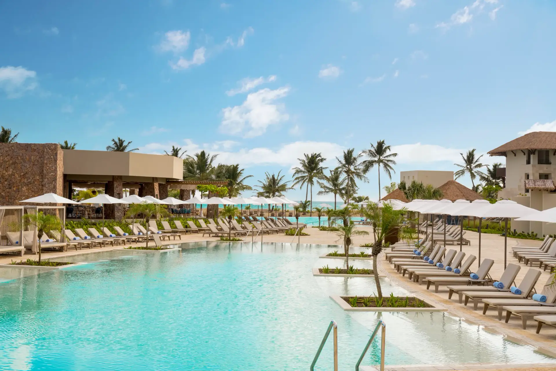 DREPE-EXT-Relaxing-Pool-TC