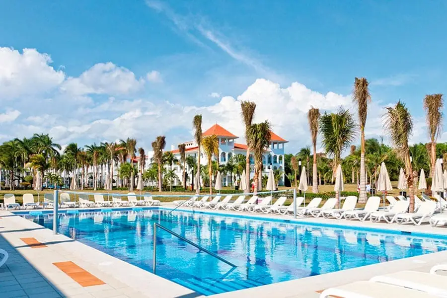 pool-riu-palace-mexico