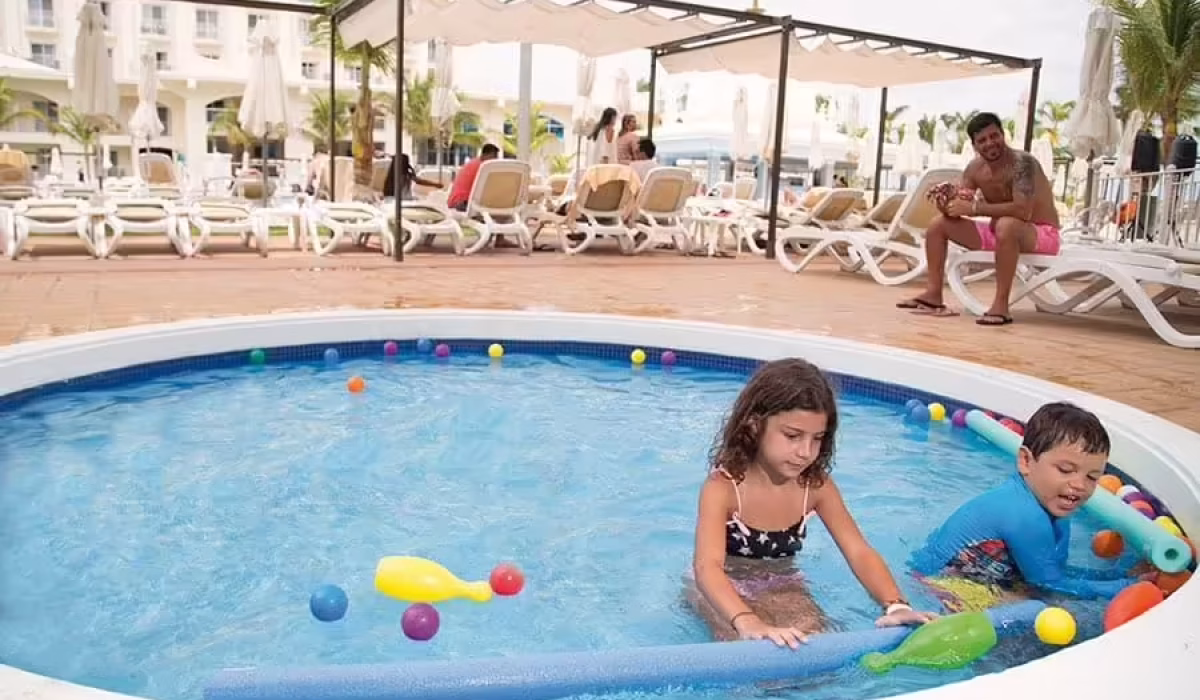 pool-kids-riu-palace-aruba_tcm55-228492