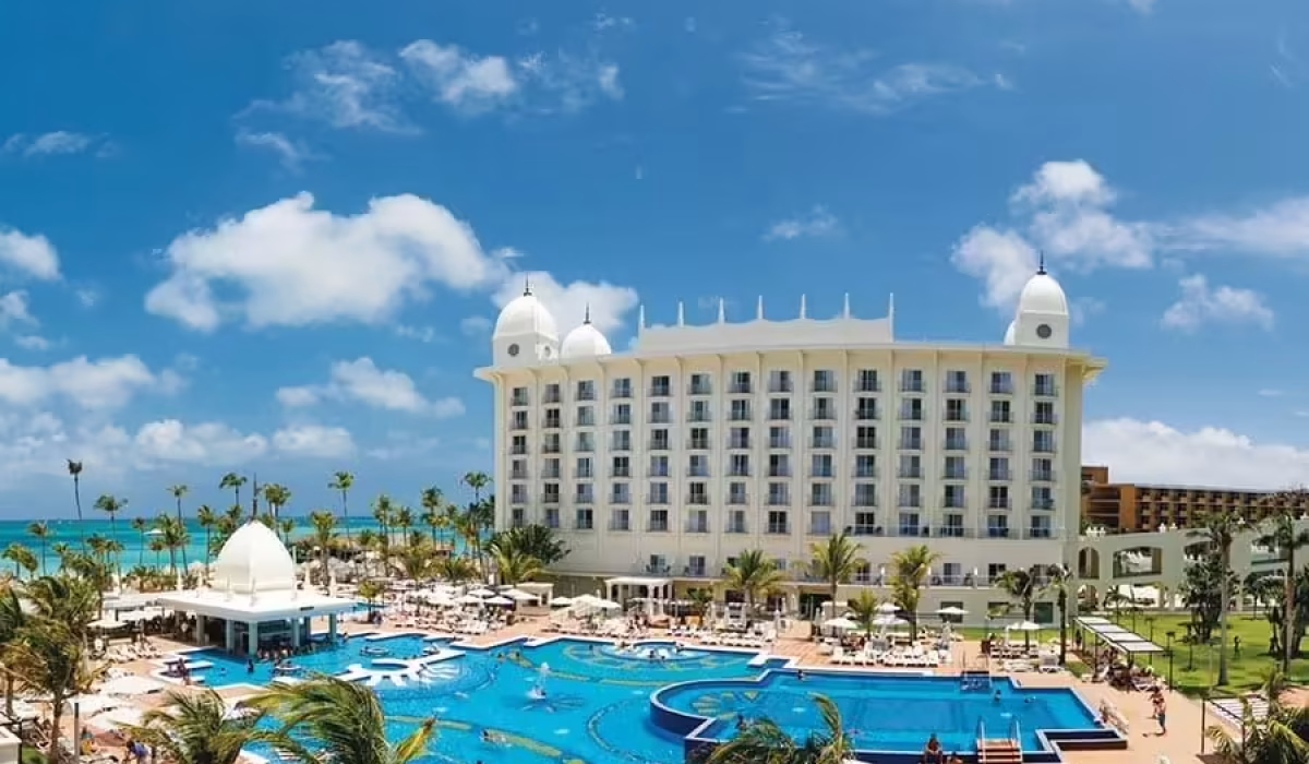 pool-riu-palace-aruba-2_tcm55-228494